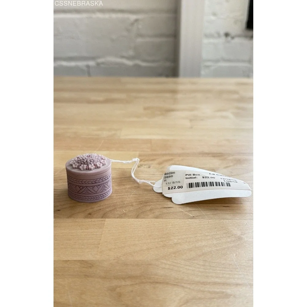 La Cache Small Round Pill Box Mauve Purple‎ Floral Textured Lid Trinket Jar